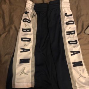 Youth Nike Air Jordan dri-fit shorts, size lg